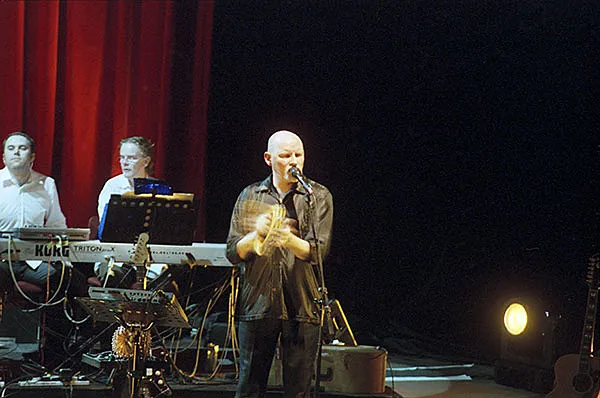 Brendan Perry, der Sänder der Band Dead Can Dance im Konzert